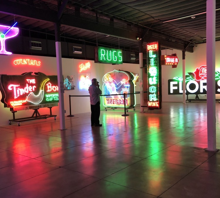 museum-of-neon-art-photo